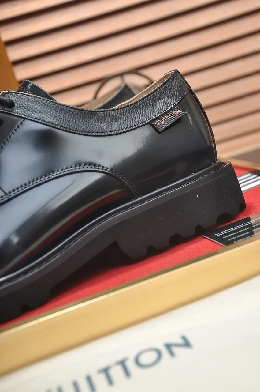 Men's men's shoes 💰560💶 [LV] (original single cowhide lining) 🍀LV's latest genuine leather business suit shoes are launched simultaneously on the official website. The first-layer cowhide imported from Italy is made of heavy gold, 💥1:1 rubber outsole from the official website. Versatile to wear, high-end without losing class, and the color combination is extraordinary. This four-season style is alluring when worn on your feet, showing off your big-name flair. Standard code 38-44 (45 customized)